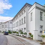 Fuerstlich Wohnen Am Circus Ueber Den Daechern Von Putbus *