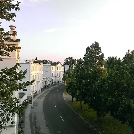 Apartament Fuerstlich Wohnen Am Circus Ueber Den Daechern Von Putbus
