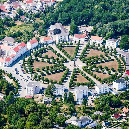 Fuerstlich Wohnen Am Circus Ueber Den Daechern Von *