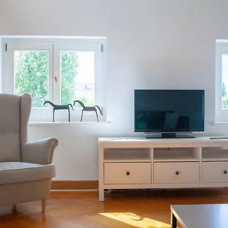 Apartment Fuerstlich Wohnen Am Circus Ueber Den Daechern Von *