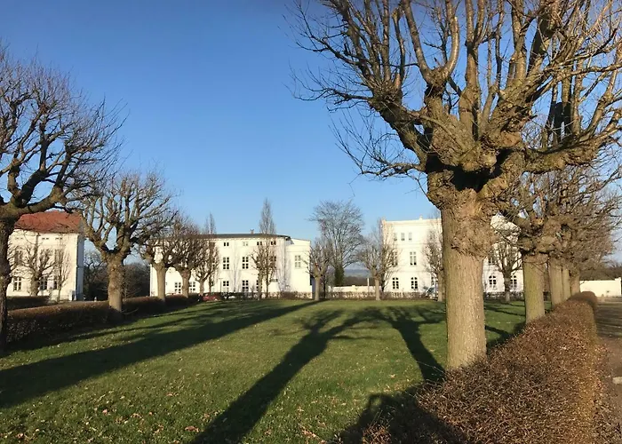 شقة Fuerstlich Wohnen Am Circus Ueber Den Daechern Von Putbus